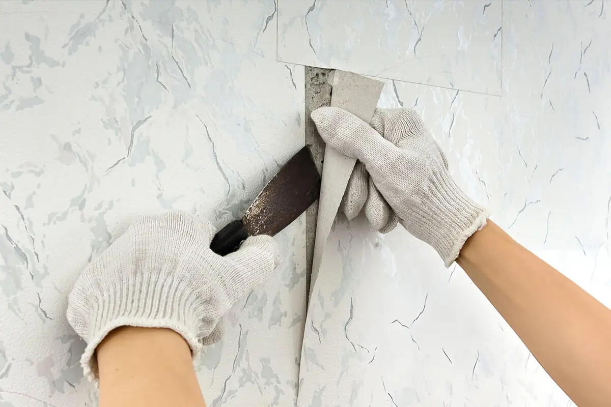 Illustration: wallpaper removal
